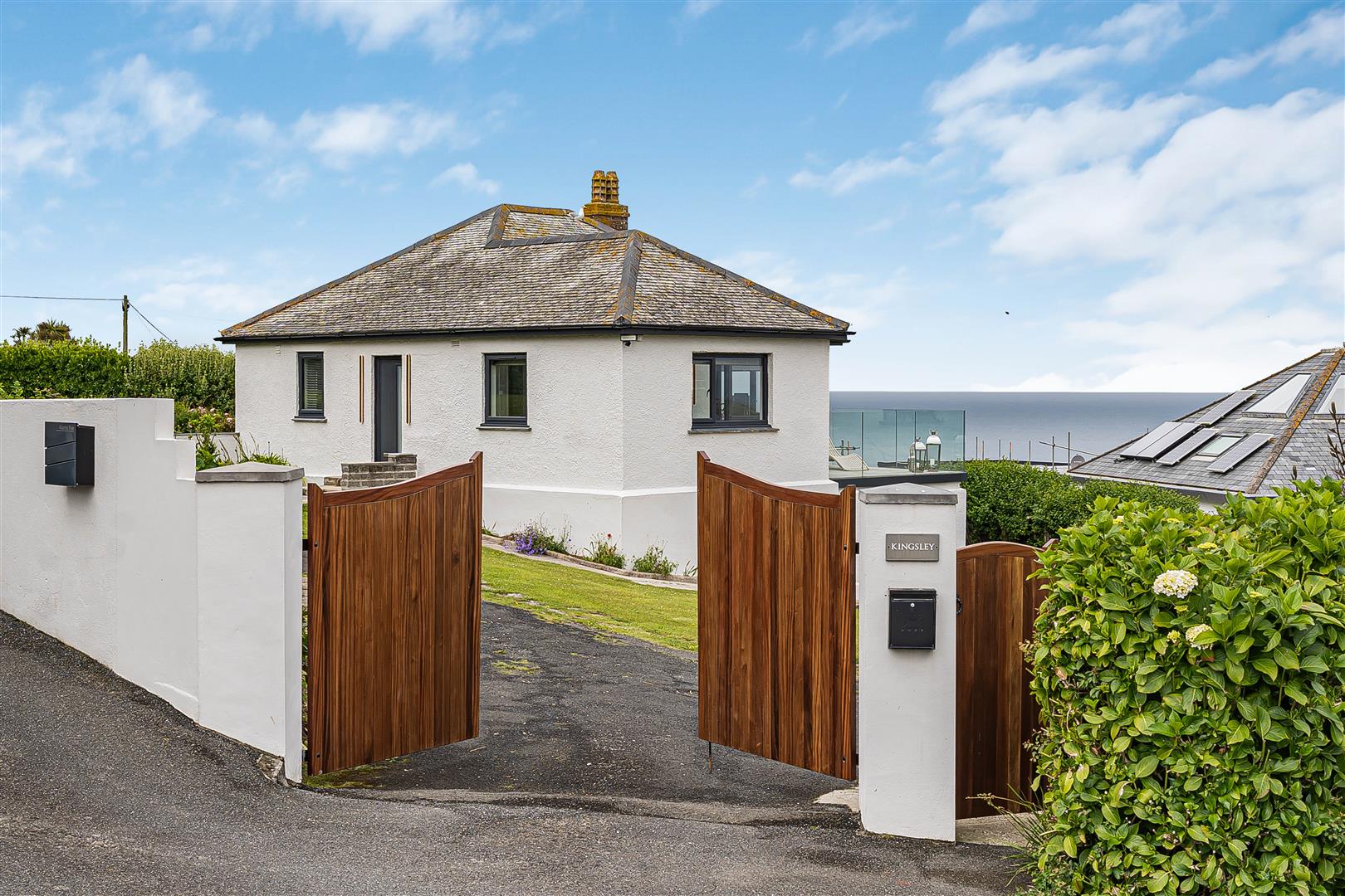 Fistral Crescent, Newquay photo - 3
